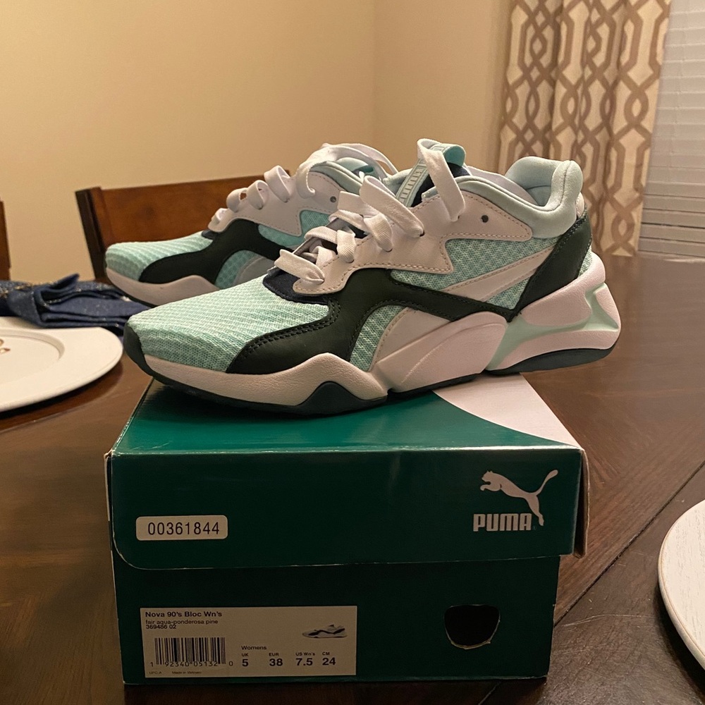 Puma’s Women Tennis Shoe